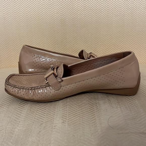 EUC Stuart Weitzman loafers - Picture 3 of 8